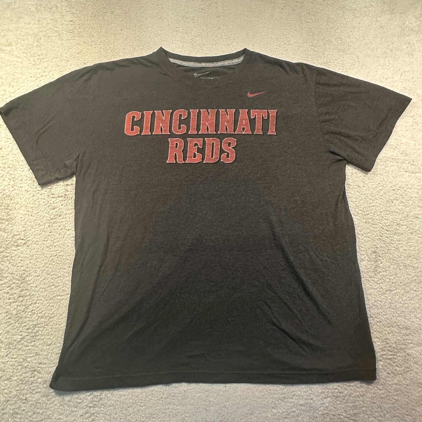 Nike Cincinnati Reds T-Shirt Mens XL Charcoal Heather Graphic MLB Fan Gear Tee gallery