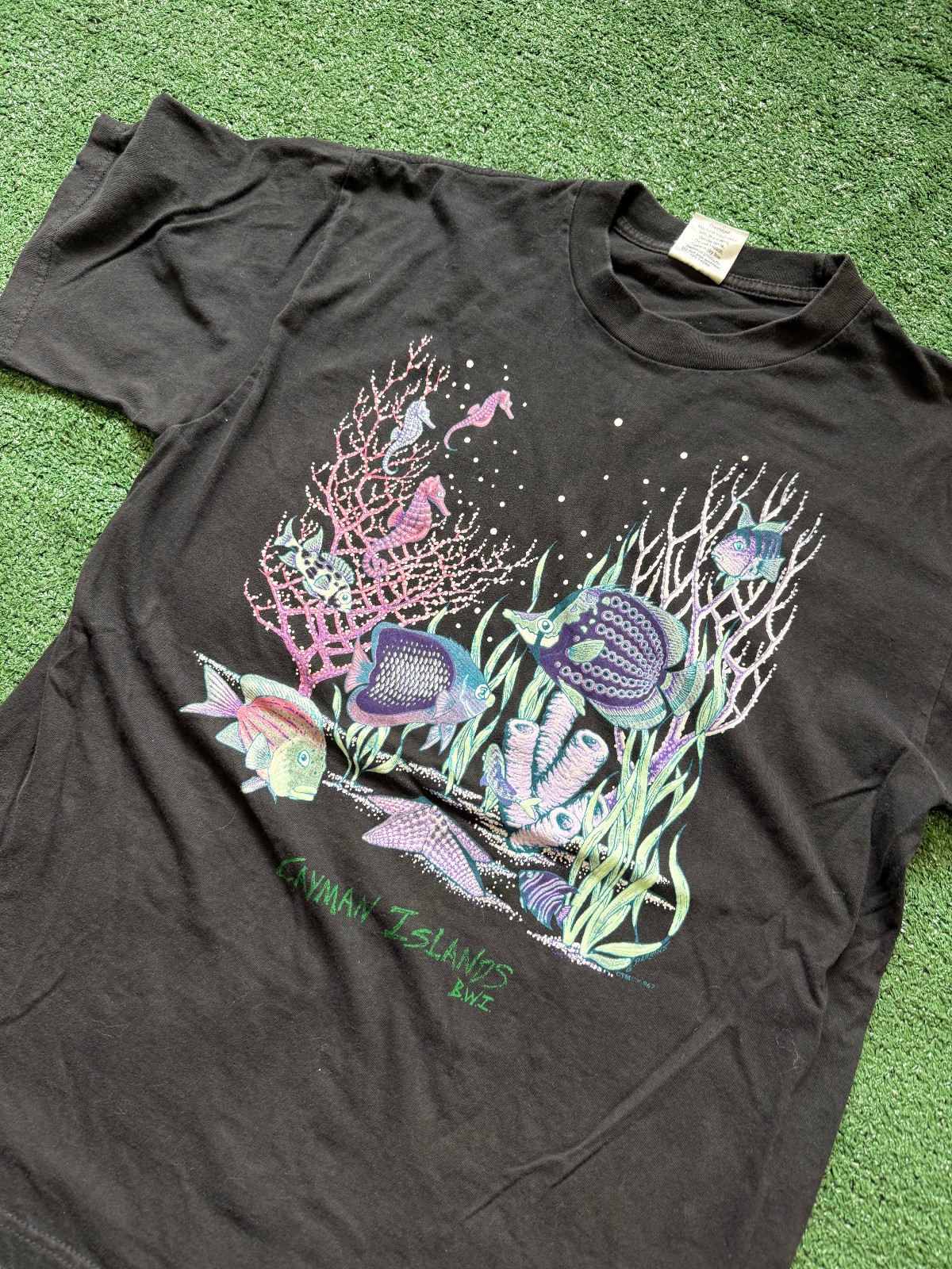 Vintage 90s Fish Ocean Sea Life T-Shirt Cayman Islands BWI Underwater Large gallery