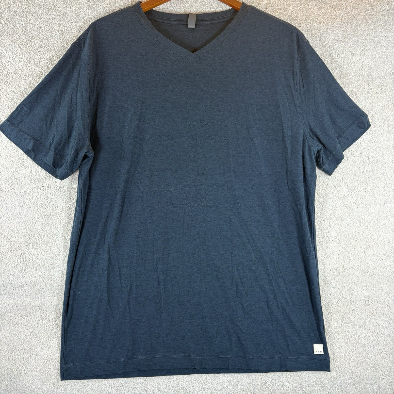 Vuori Mens Strato Tech Tee Size X-Large Navy Heather V Neck T-Shirt Gym Running gallery