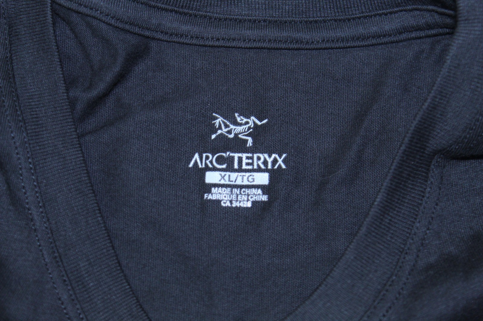 Arc'teryx Men's Leaf Graphic Print Arrowhead Short Sleeve Tee MP7 Black Size XL gallery