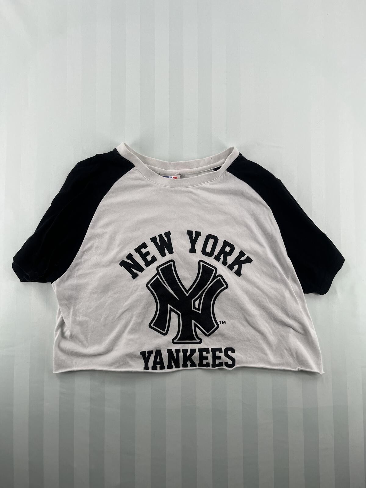 Vintage New York Yankees Cropped Raglan T-Shirt Size M White Black gallery