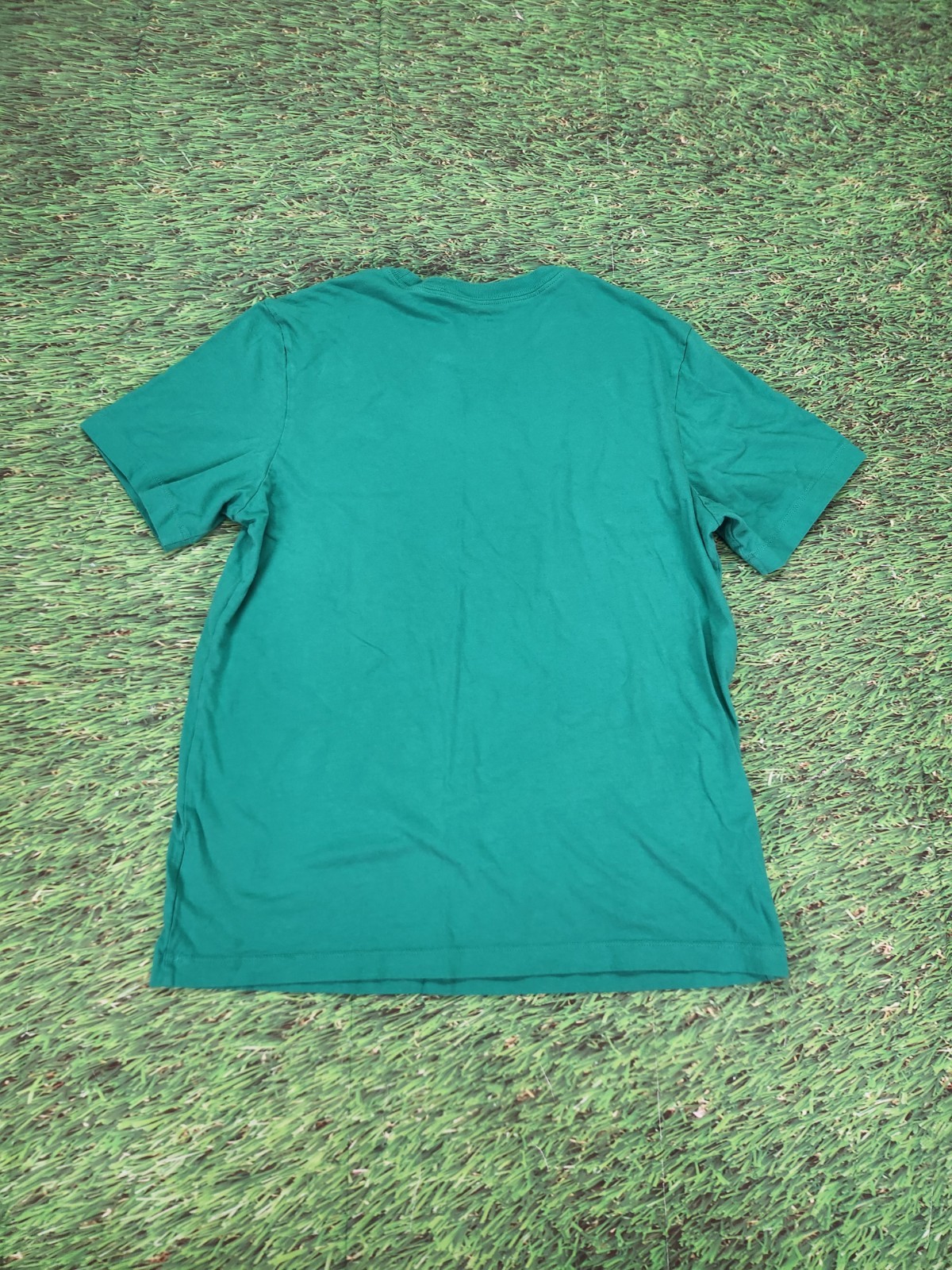 Men’s The Nike Tee Embroidered Logo Green Athletic T Shirt SZ Medium gallery