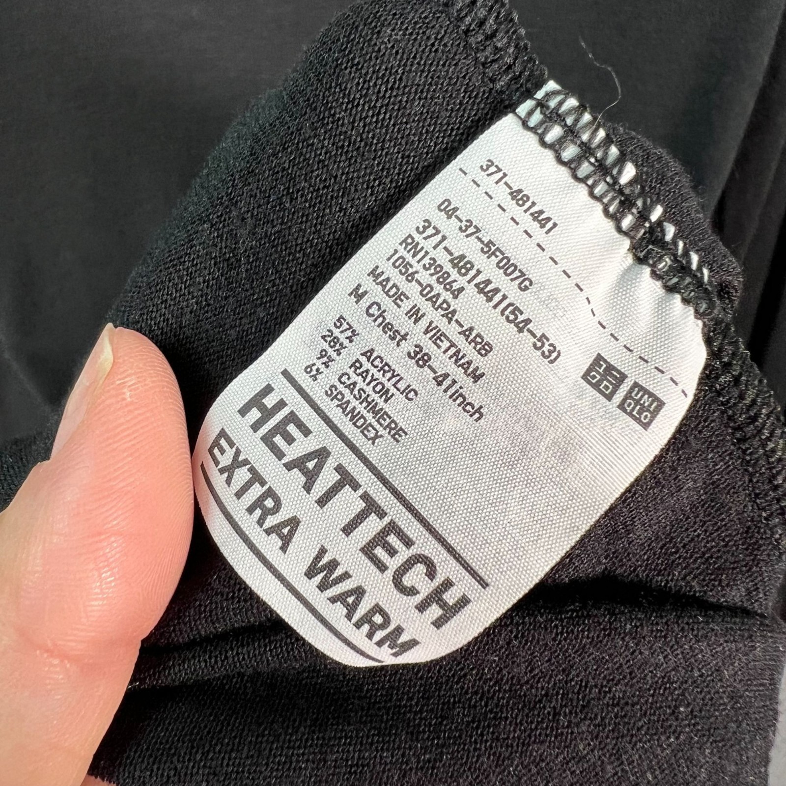 Uniqlo Heattech Extra Warm Black Long Sleeve Top Cashmere Blend Mens Medium gallery