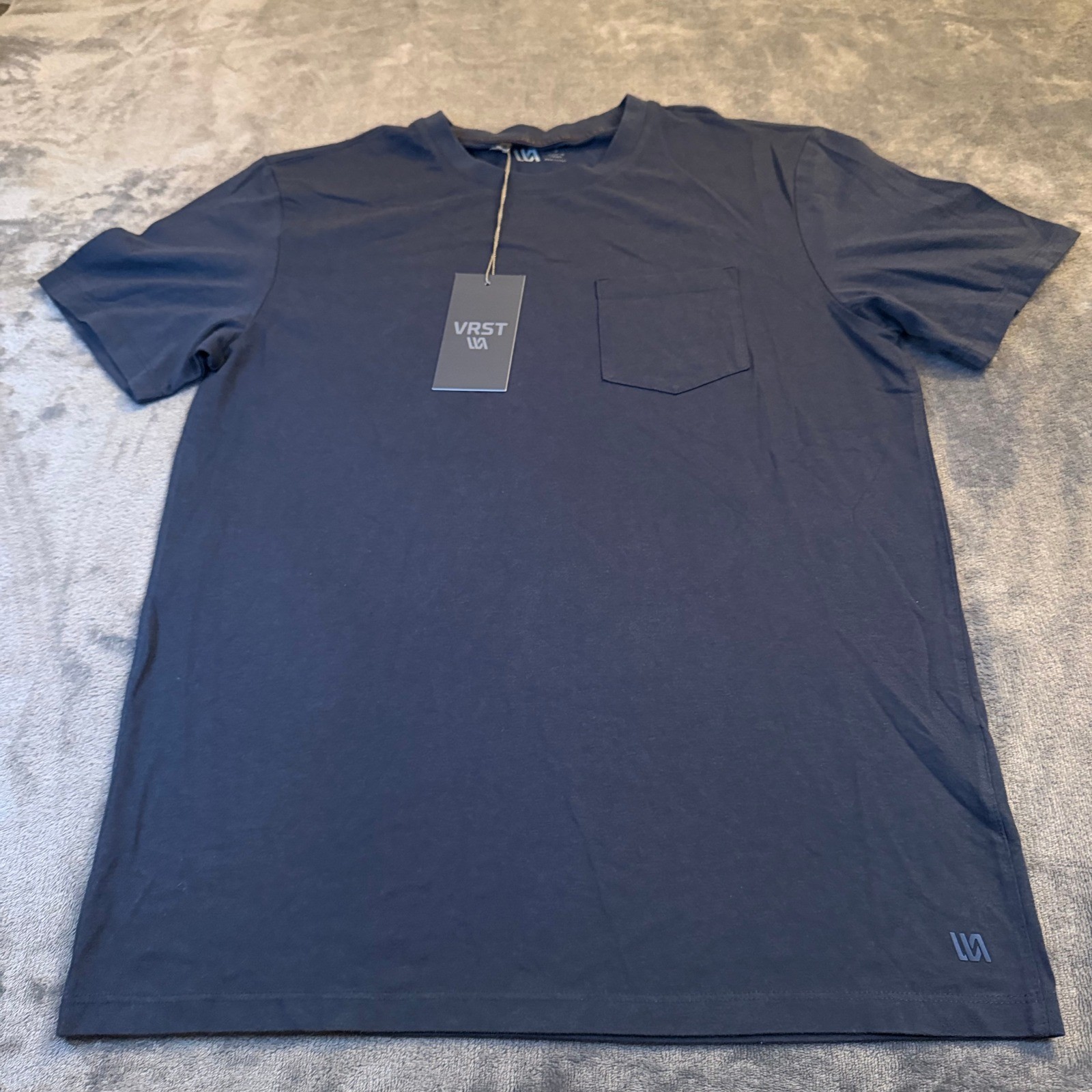 VRST Essential Pocket Tee Short Sleeve Athleisure Navy Blue Mens Small NWT