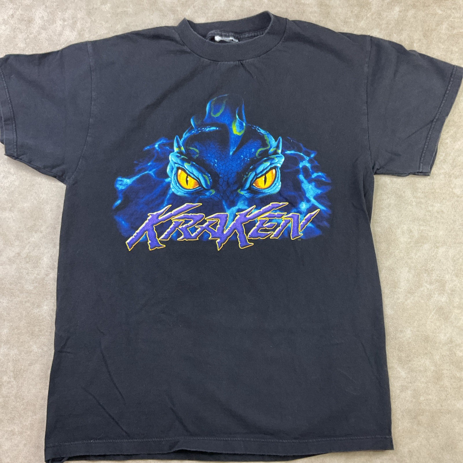 Vintage Seaworld Kraken T-Shirt Sz M Rollercoaster Parks Graphic Tee Y2K Dragon gallery