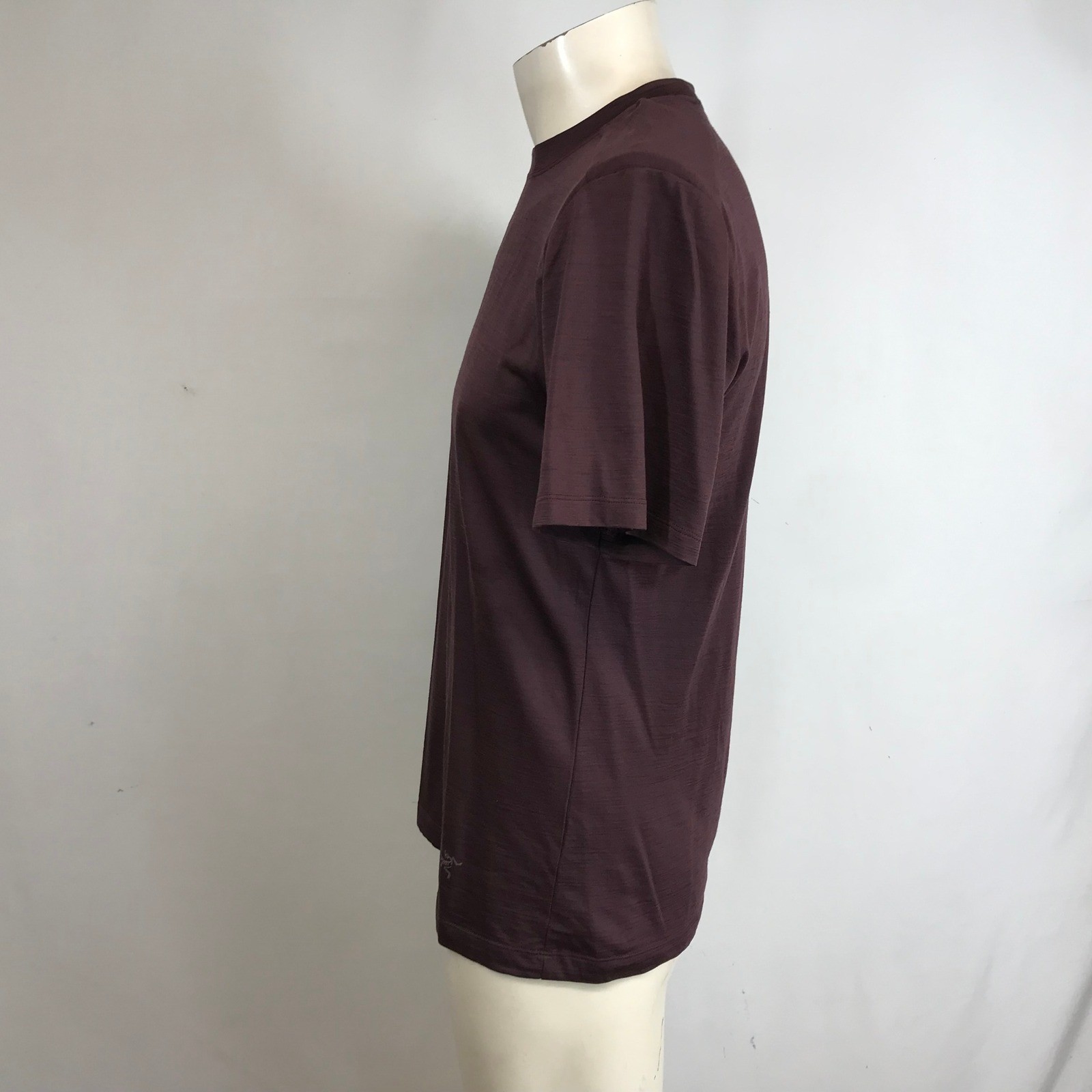ARCTERYX Mens Short Sleeve T Shirt Burgundy Performance Tee Athletic Casual gallery