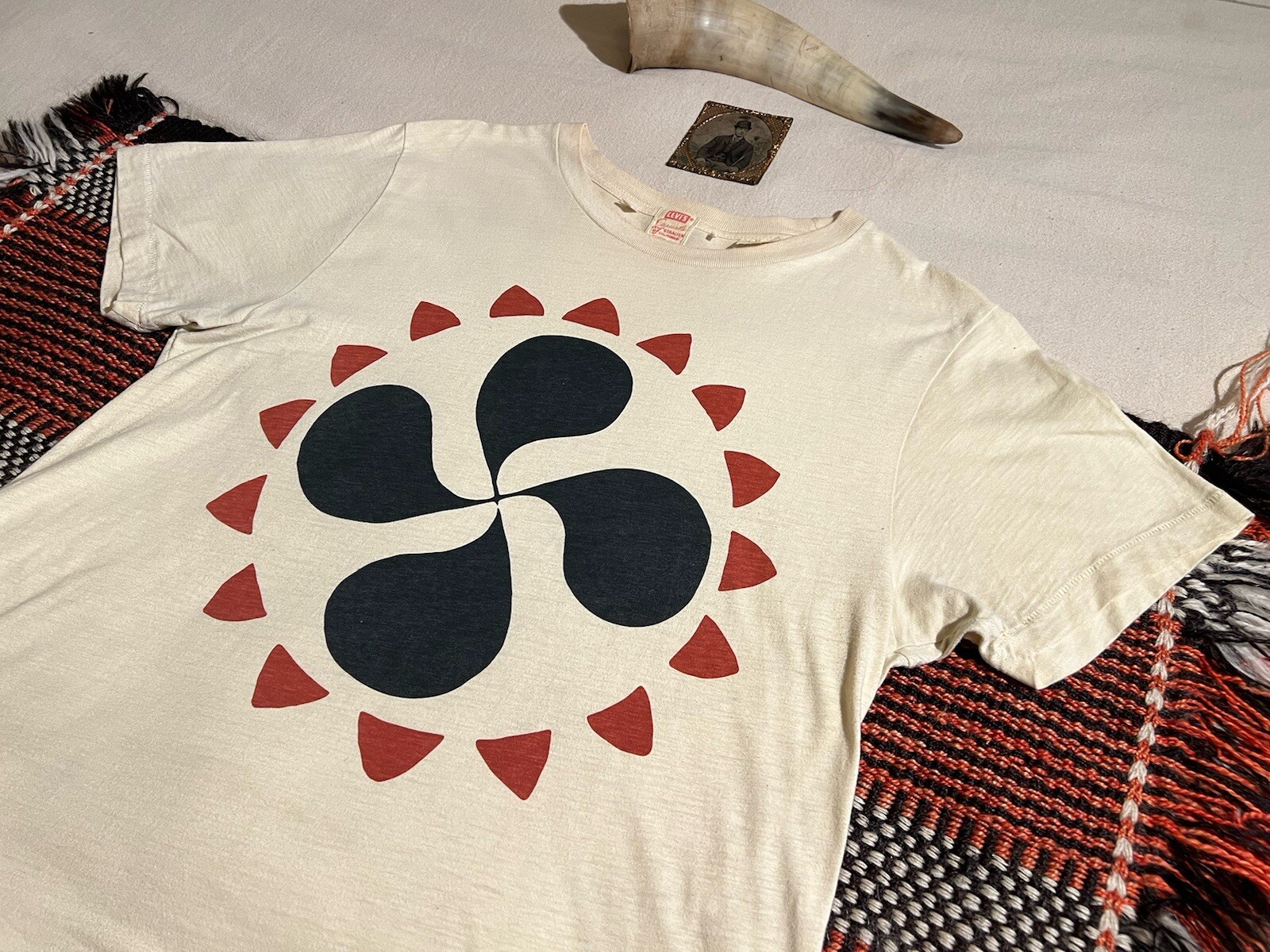 Levis LVC T-Shirt M 60's Vintage Clothing Single Stitch Graphic Navajo S Western gallery