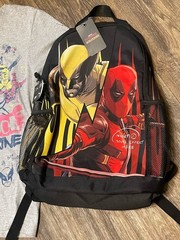 Marvel Men’s T-Shirt Deadpool and Wolverine Best Buds Gray + Backpack Included