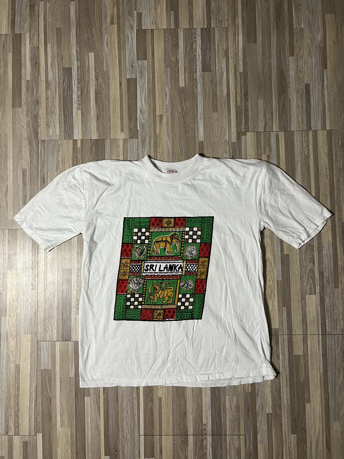 Vintage 90s Sri Lanka Art Tee White T-shirt Elephant Peacock Size Large M/L