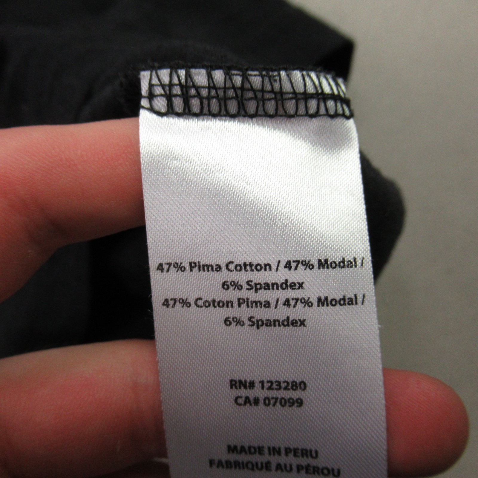 Travis Mathew Shirt Mens XL Short Sleeve V Neck Black Lightweight gallery