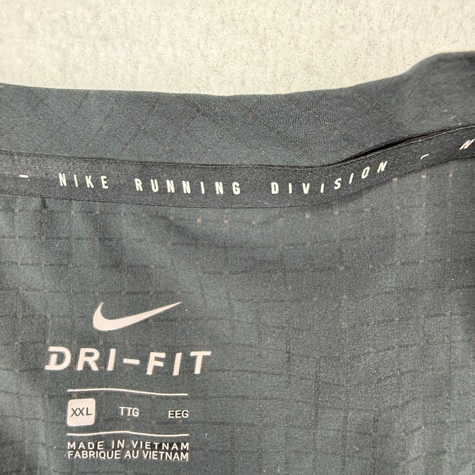 Nike Running Division Dri-FIT Mens XXL Black Gray Textured Training T-Shirt gallery