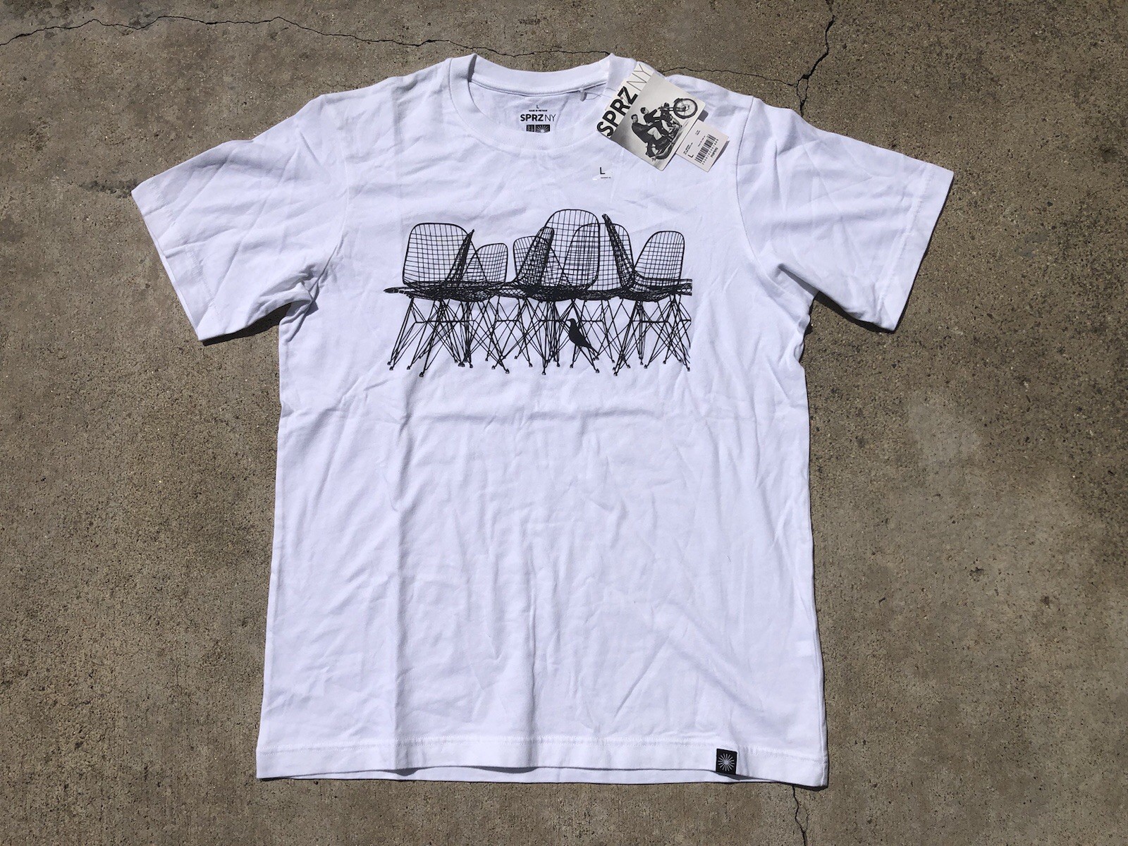 NWT SPRZ NY Uniqlo Herman Miller Eames Wire Chair White T Shirt Size Large gallery