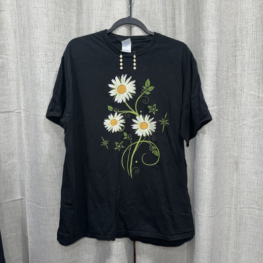 Daisy Spring Black T-shirt – Summer Daisy Flowers & Daisy Pierced Earrings Set