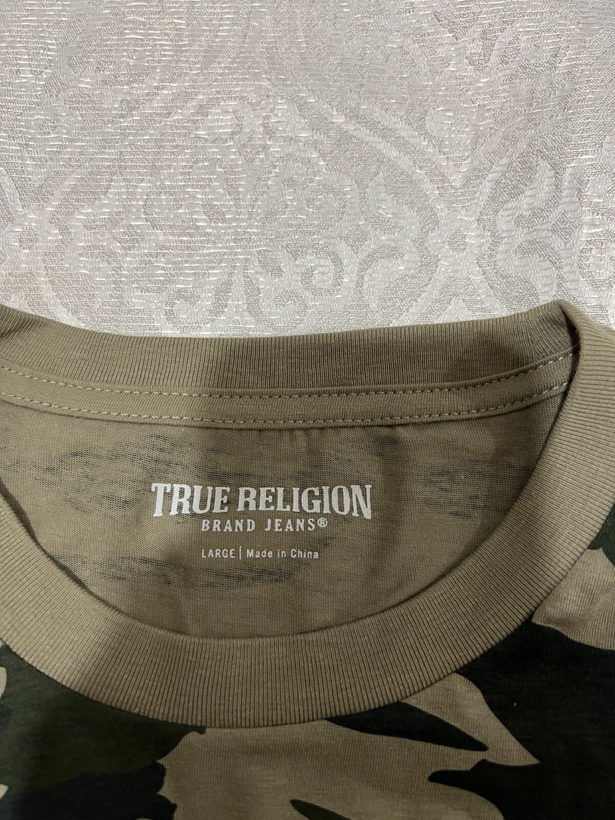 True Religion Men's Size L Green Camo Arch Logo Crew Neck Tee $69 NWT #106190 gallery