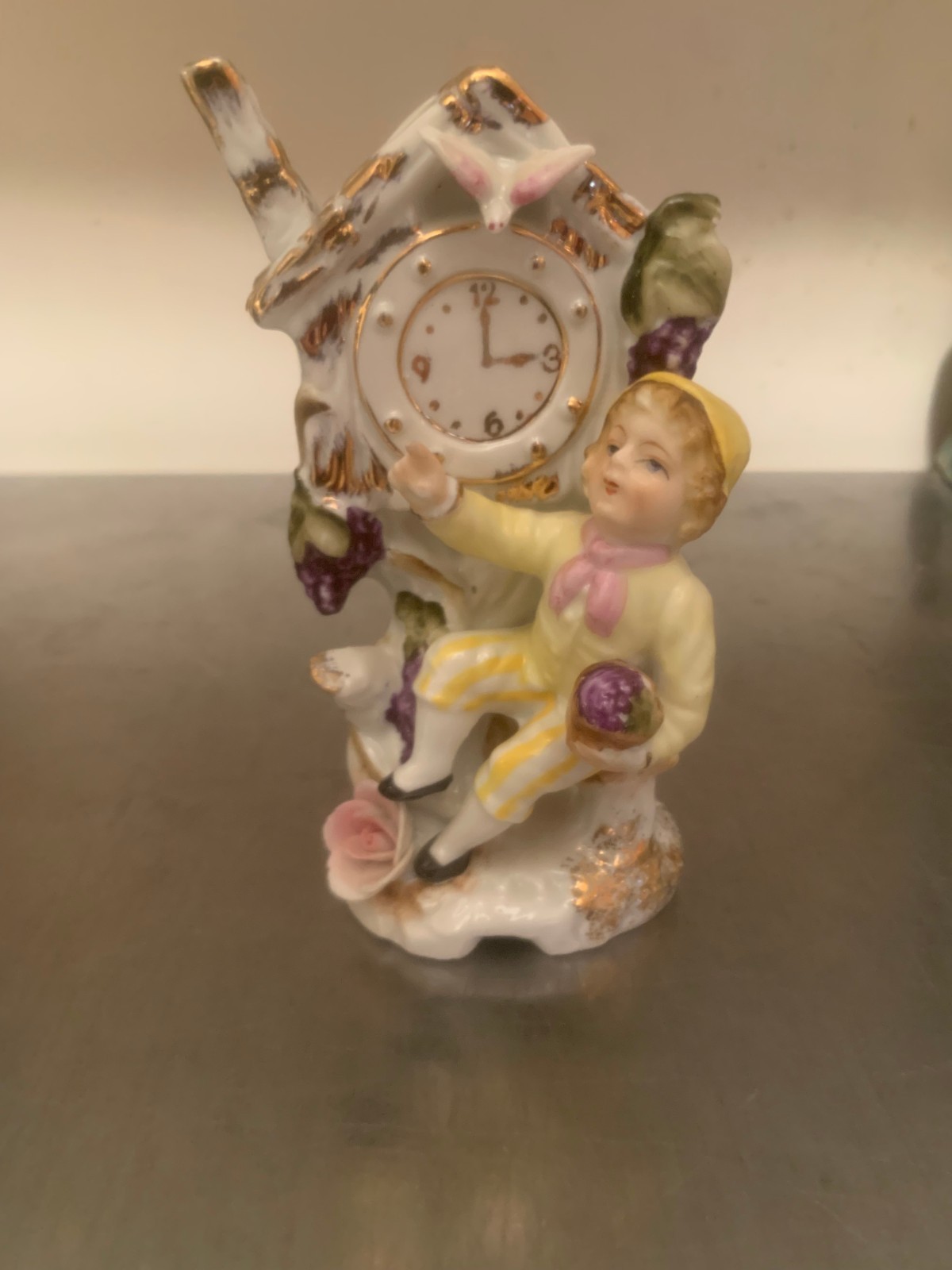 Small Vintage Vase with Boy by Clock – Bx o5