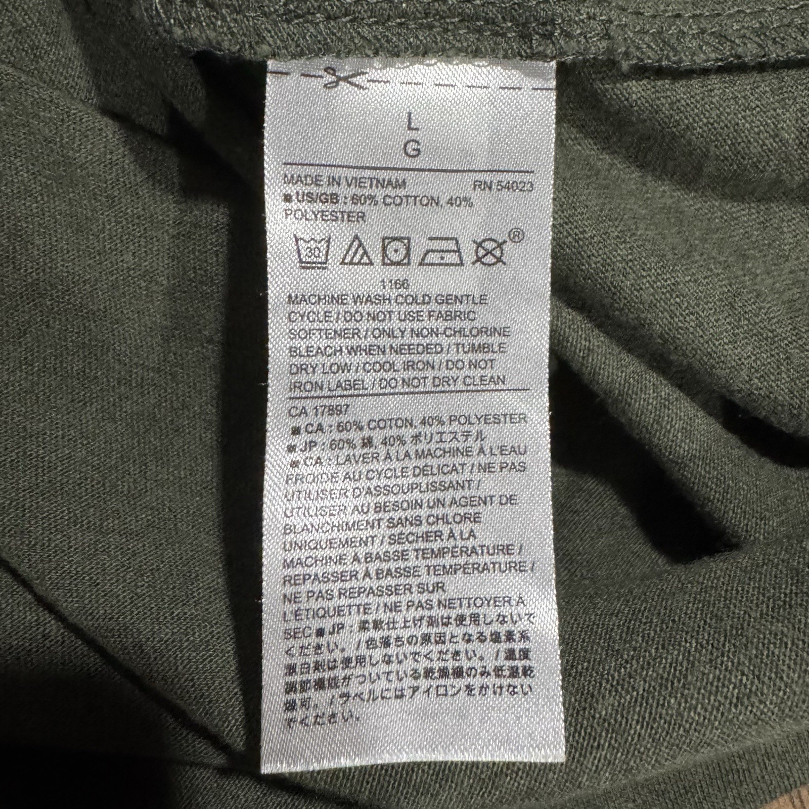 BANANA REPUBLIC Quick Dry T-Shirt Men’s Sz Large Dark Green Button Pocket EUC gallery