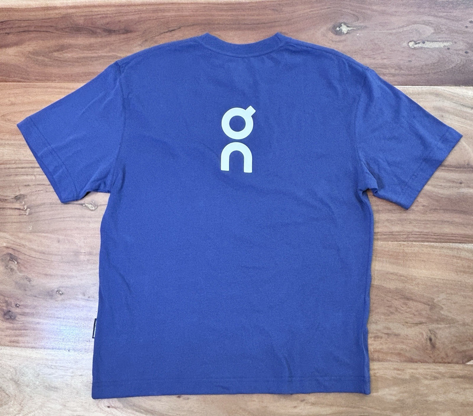 ON Cloud Men’s Club T-Shirt Crewneck Soft Organic Cotton Sz SMALL Blue Run Gym