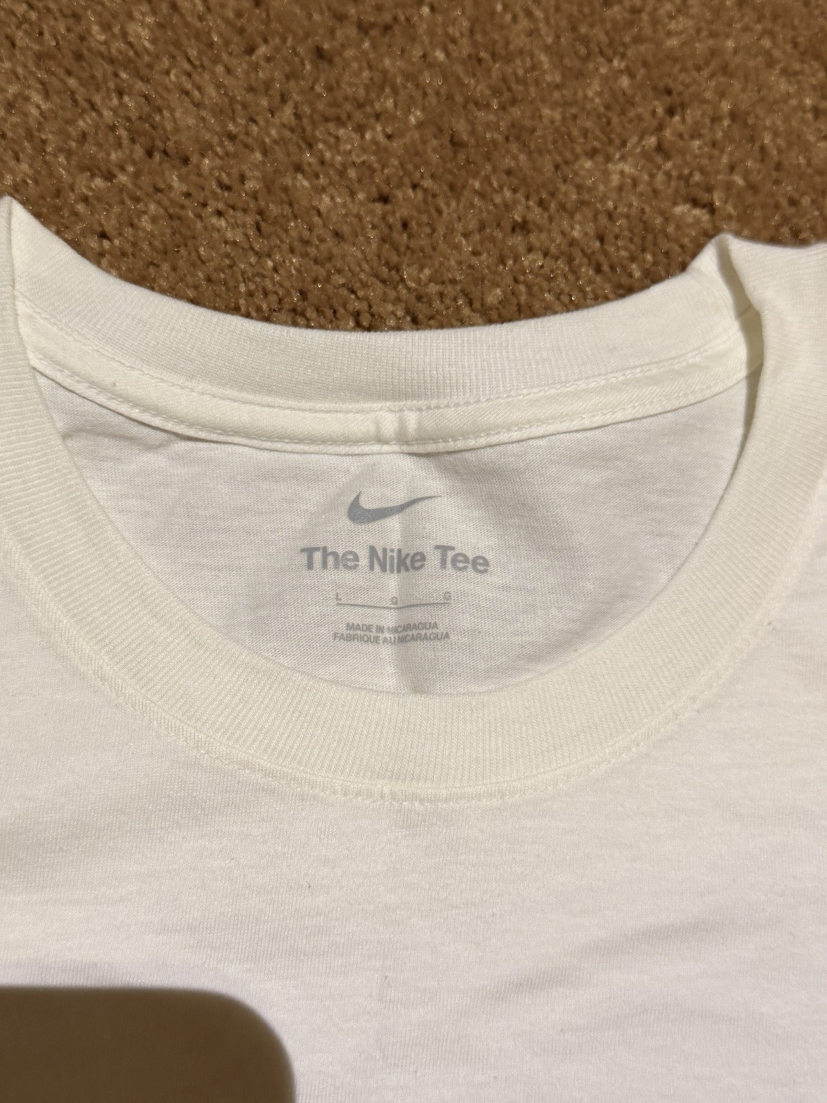 Nike The Nike Tee Men’s L White Crew Neck Short Sleeve Cotton Graphic Tee gallery