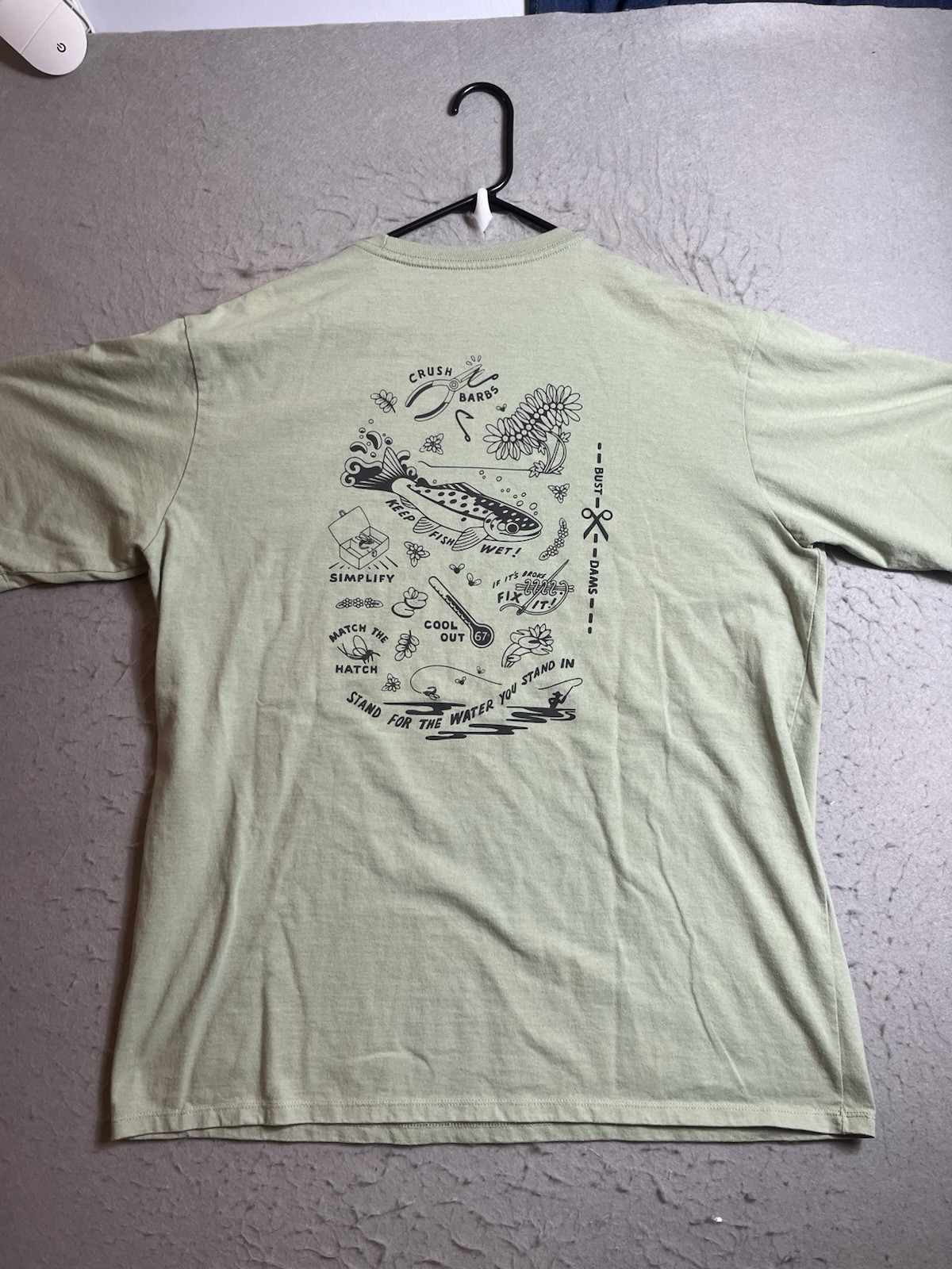 Patagonia Responsibili Tee Mens L Keep Fish Wet Graphic Tee Green