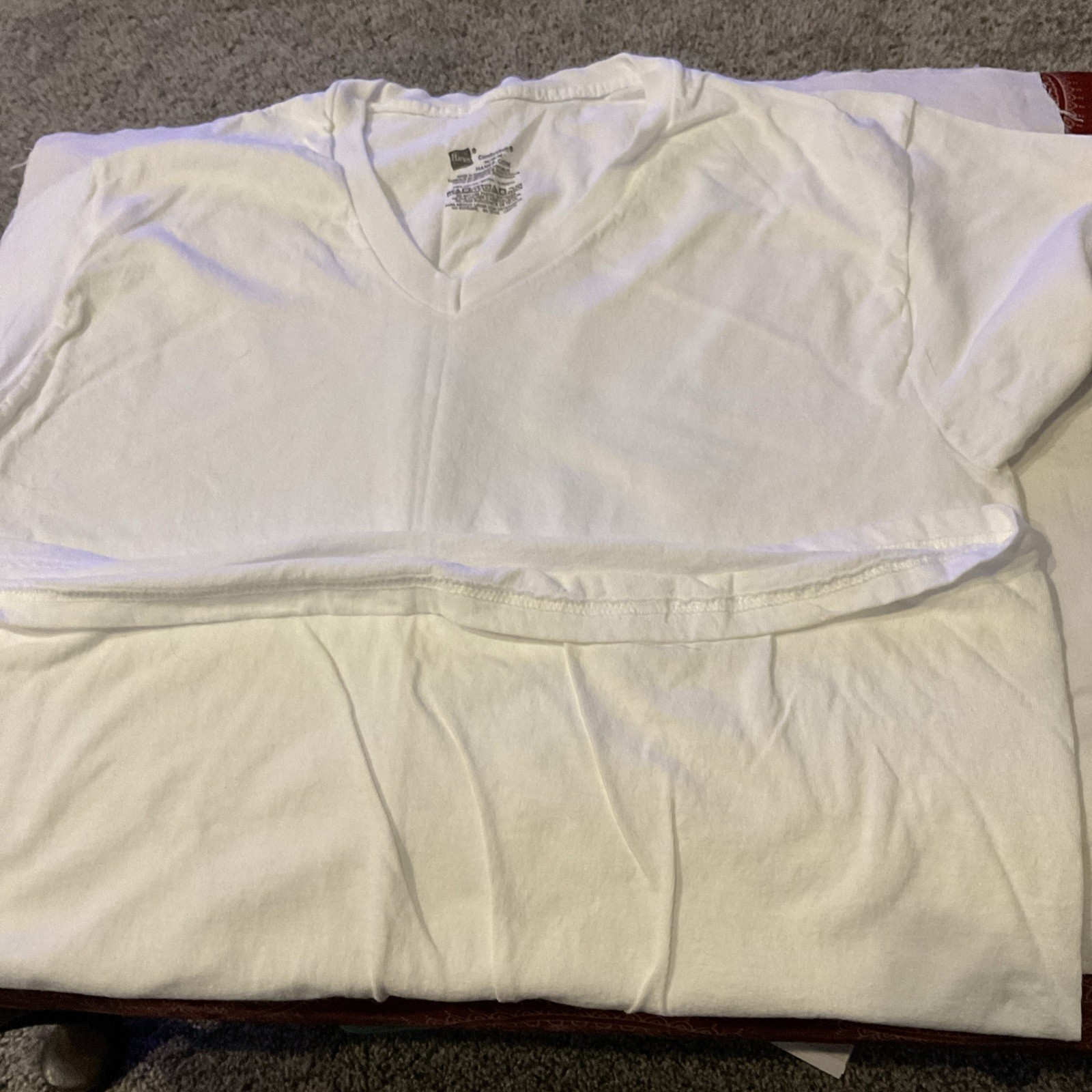 Hanes Comfort Soft Tagless White Undershirt V-Neck T-Shirts Size Med New gallery