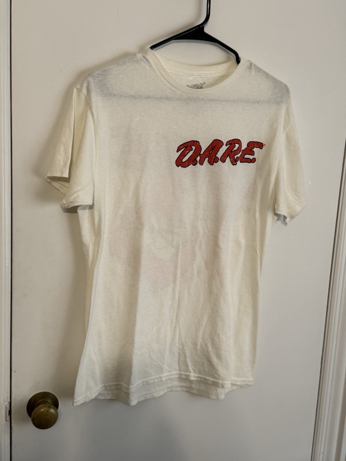 D.A.R.E Keeping kids off drugs Retro Style t-shirt Mens Medium