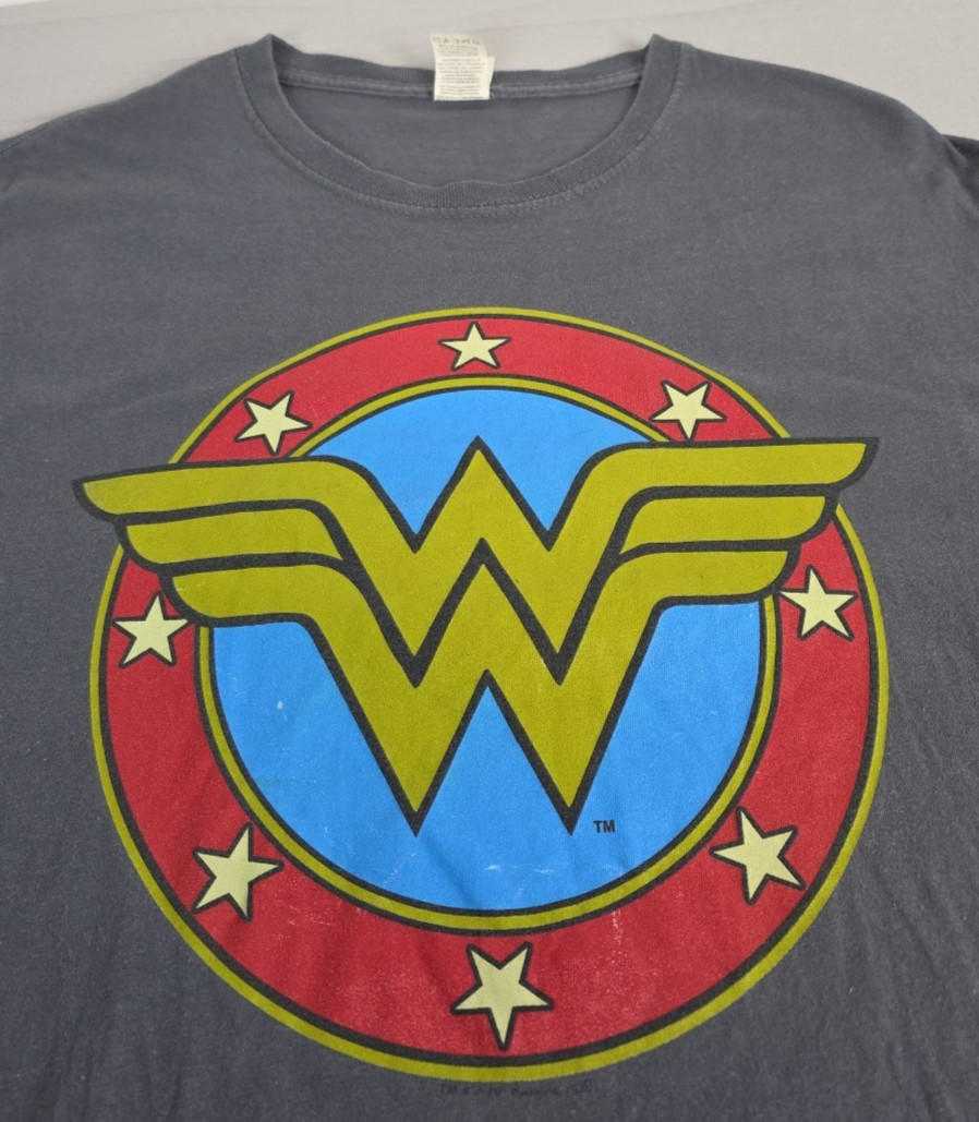 Wonder Woman Shield Graphic S/S T-shirt Gray Medium Superhero DC Comics Movie TV gallery