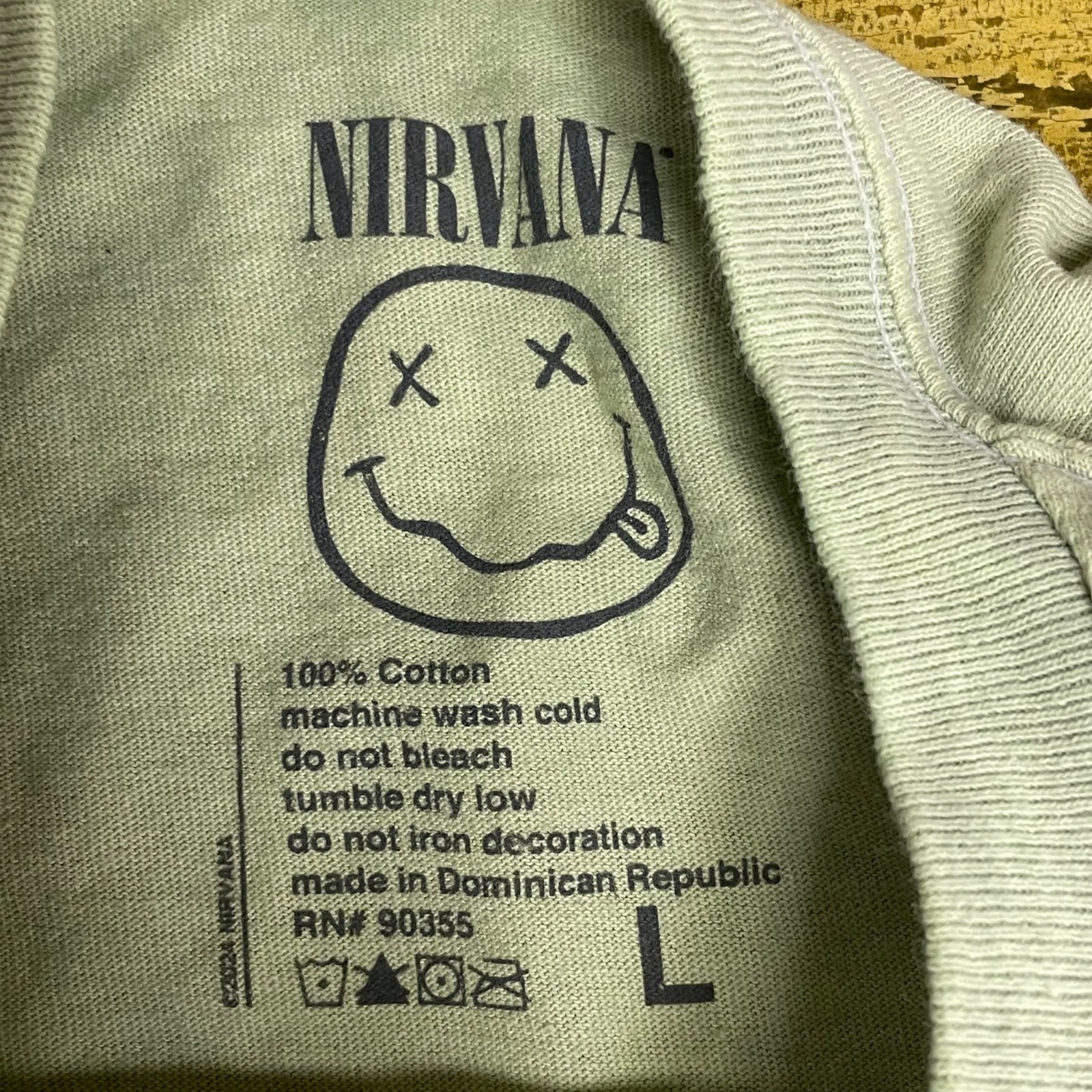 Nirvana Smiley Face Graphic T-Shirt Green Sz LG Cotton gallery