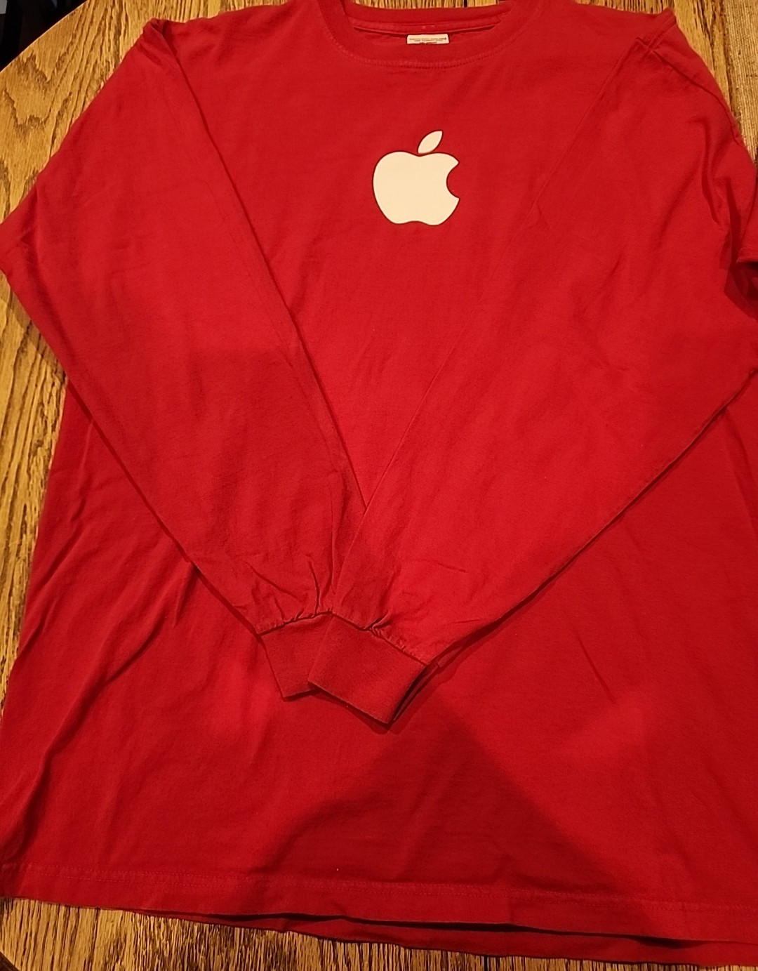 Y2K Apple Logo Employee's L/S Red T-Shirt L "someone you know loves innovation" gallery