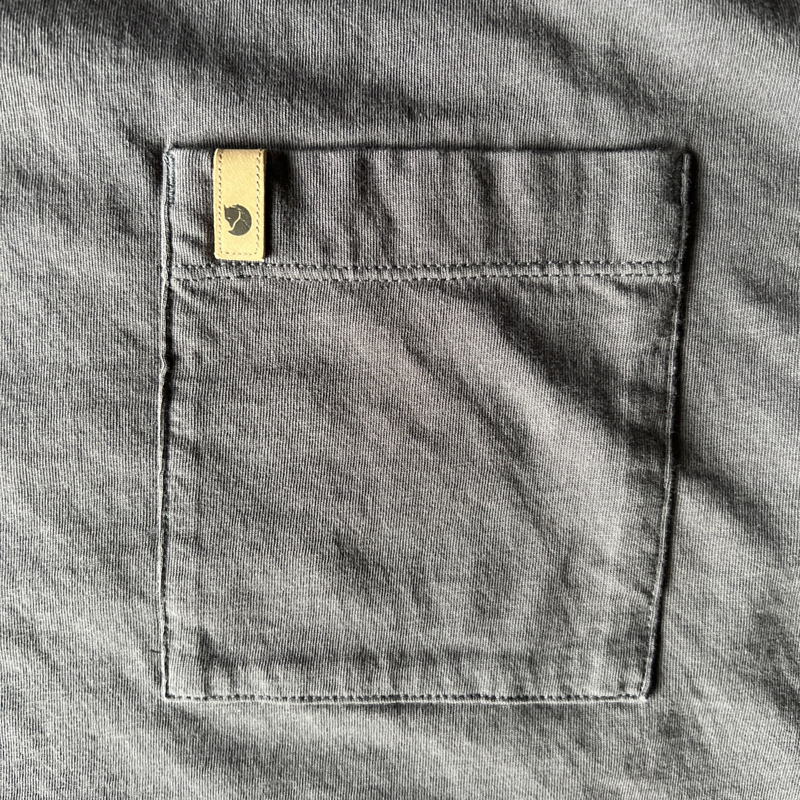 Fjallraven T Shirt Men's XL Brown Short Sleeve Crew Neck Cotton Ovik Pocket Tee gallery