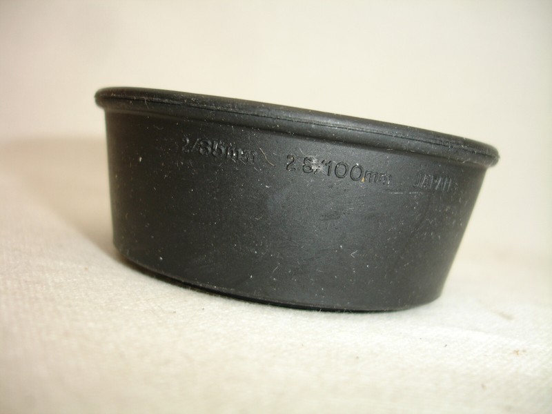 OLYMPUS OM 100mm F 2.8, 85mm f/ 2 rubber, 40mm f 2 LENS HOOD, 49mm size thread