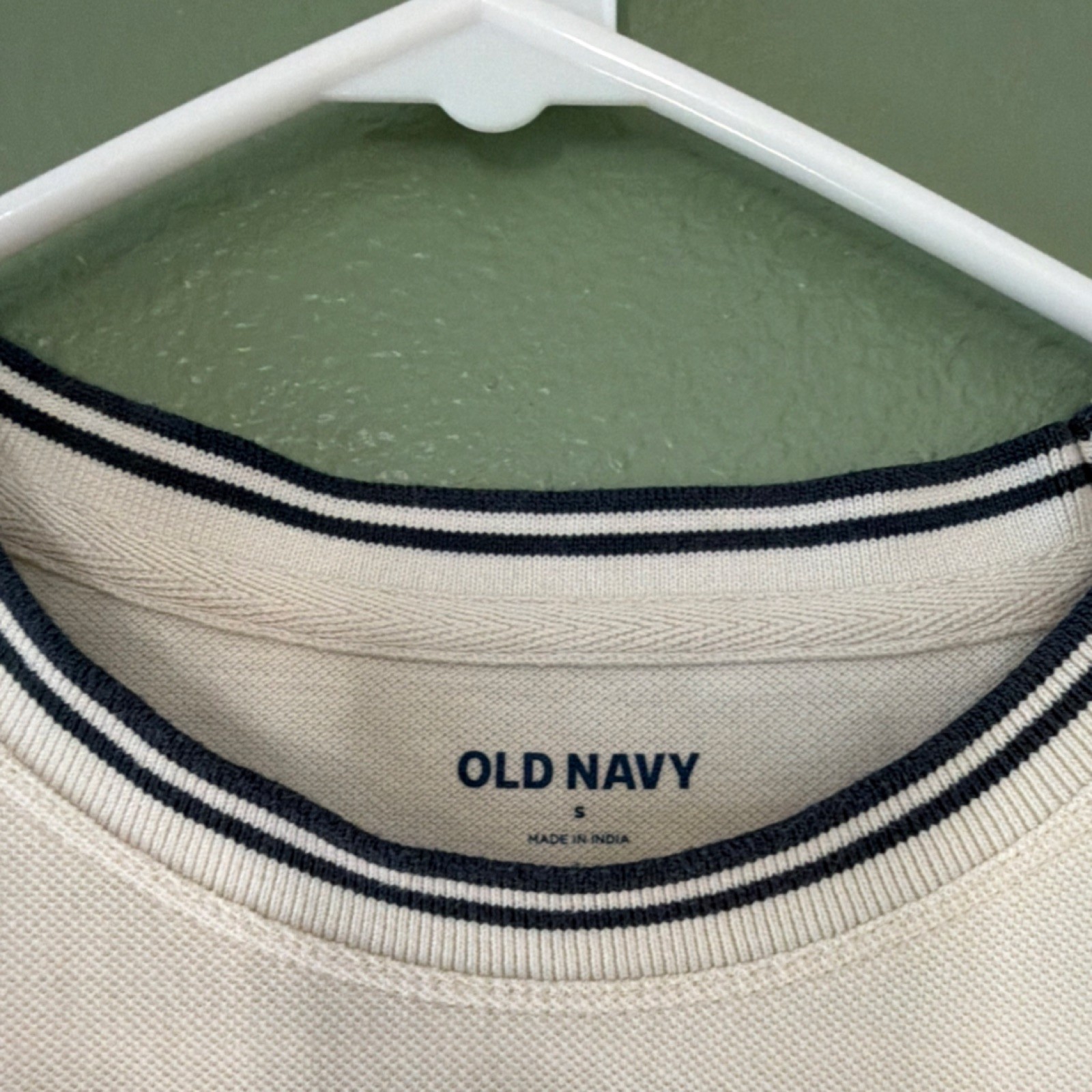 Old Navy Men Contrasting Trim Knit Short Sleeve Crew Neck T-Shirt White Size S gallery