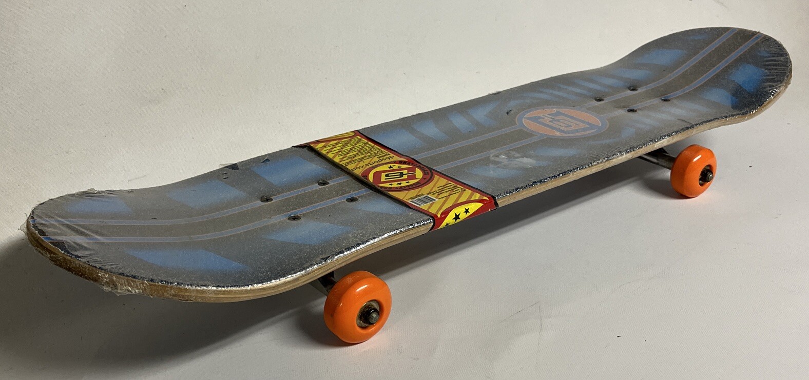 D6 Huntington Beach Skateboard Brand with D6 wheels Maple Deck 31” x 7.5”