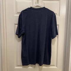 New IZOD Basix Relaxed Classic Men’s M Crew S/S Pocket T-Shirt Navy Stitch Logo
