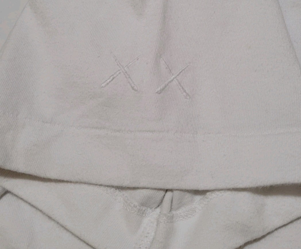KAWS x Uniqlo UT Companion Graphic T Shirt Size Large White 100% Cotton gallery