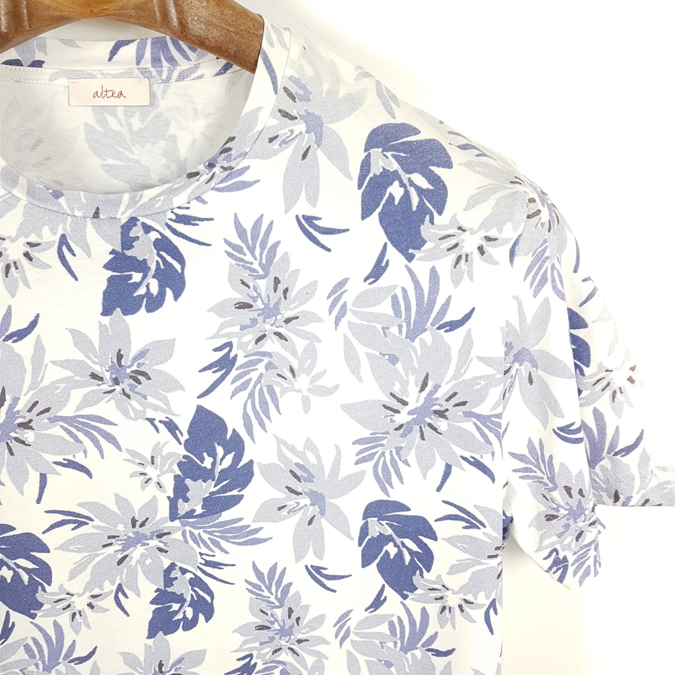 Altea T Shirt Mens M White Blue Slim Fit Floral Print Short Sleeve Summer Tropical gallery
