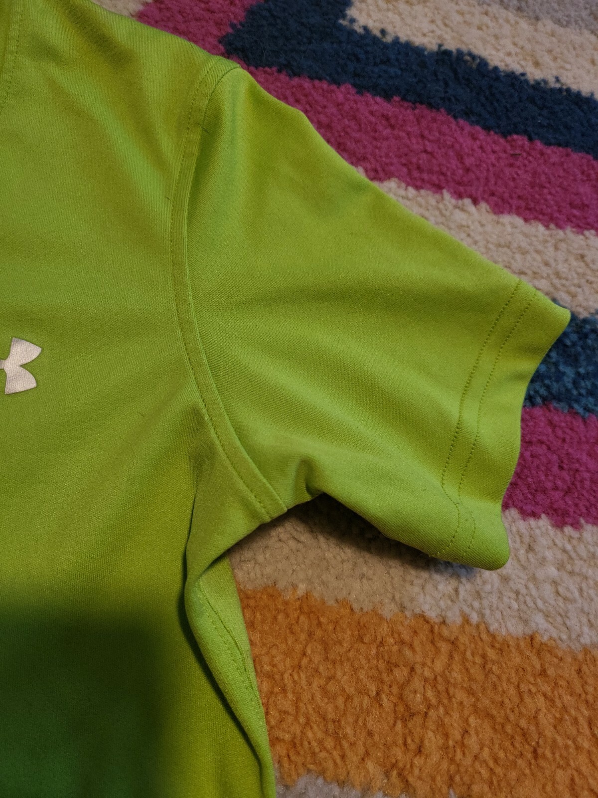 Men's Unisex Under Armour Size Small Lime Green Heat Gear T-Shirt Semi-Fitted gallery