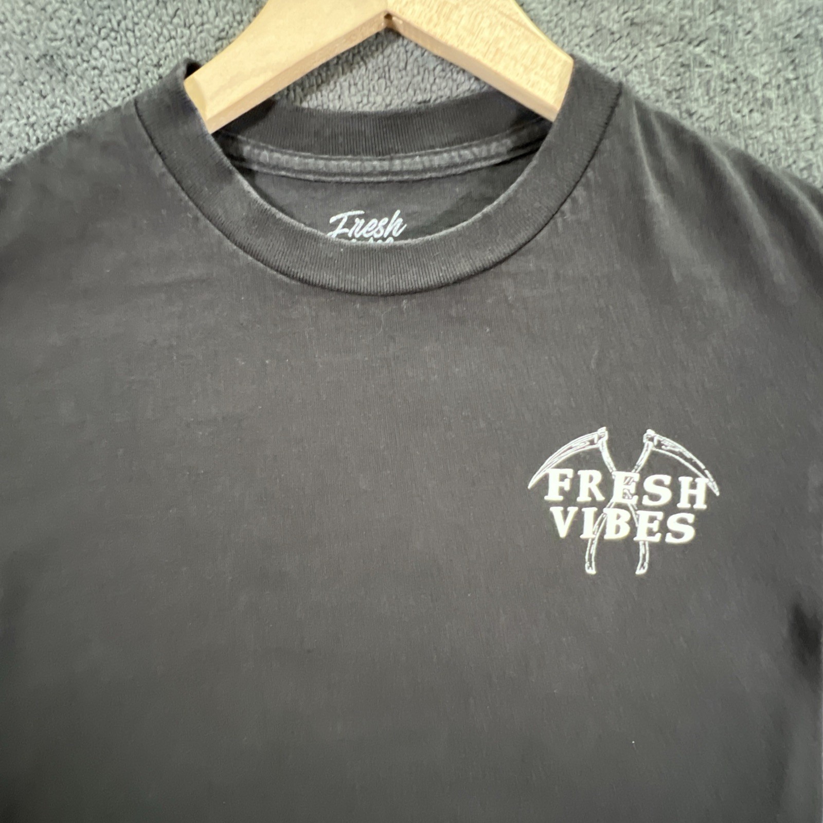 Fresh Vibes Mens Short Sleeve Black T-Shirt Size Small Good Friends Bad Habits gallery