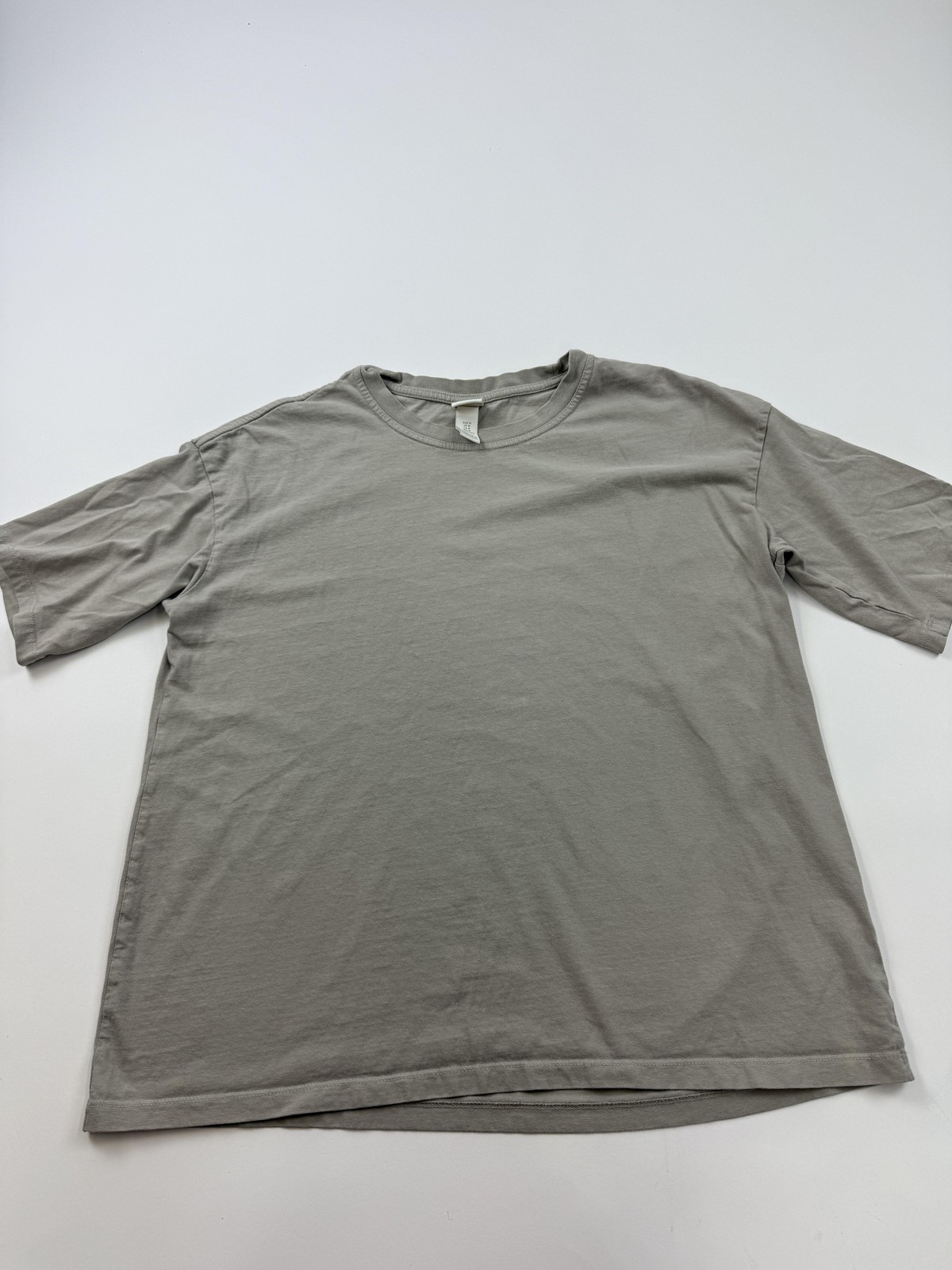 H&M Shirt Mens Medium Gray Basics Solid Tee Crewneck Short Sleeve Casual