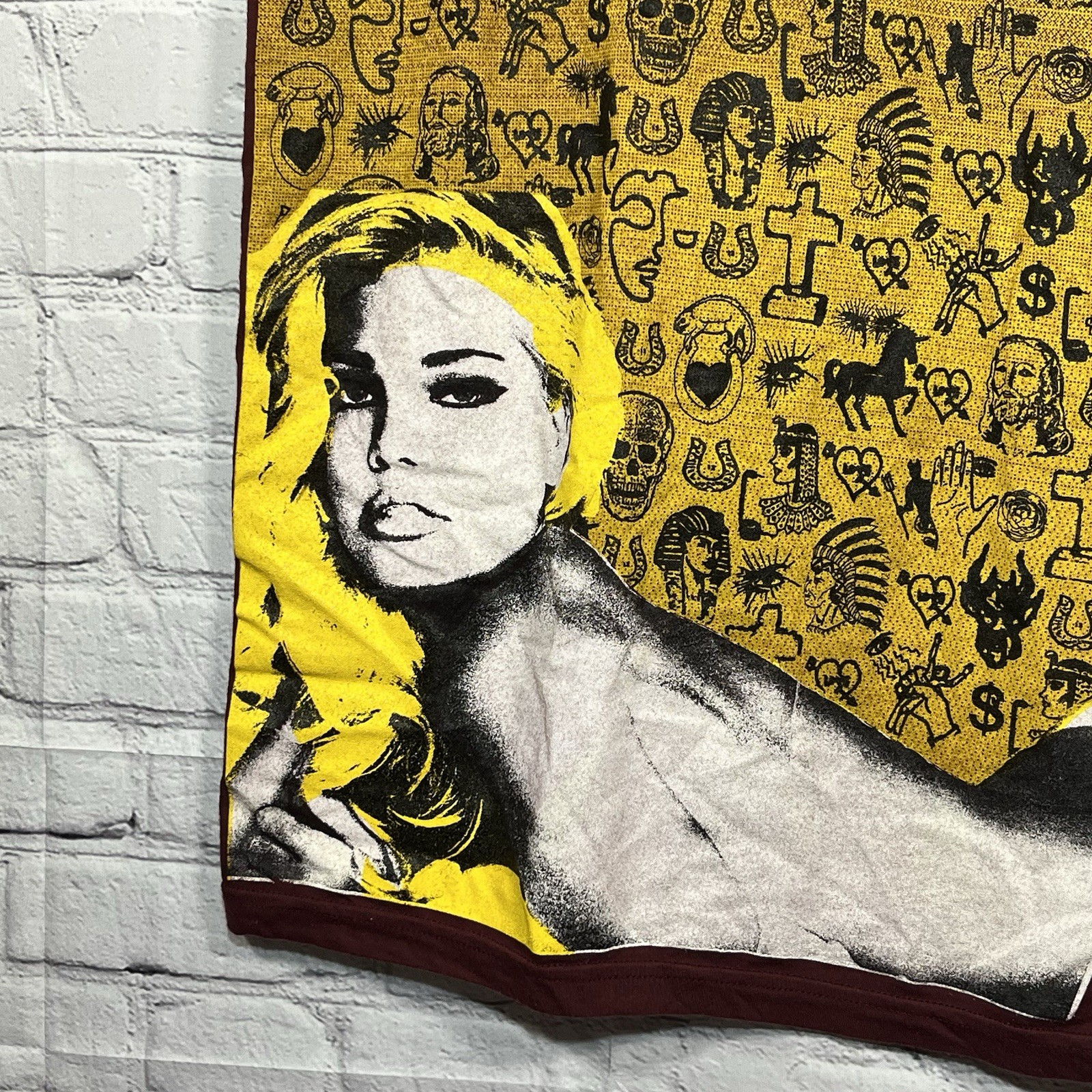 Vintage Free Gold Watch Blonde Woman Graphic T-Shirt Mens Small Artist Series gallery