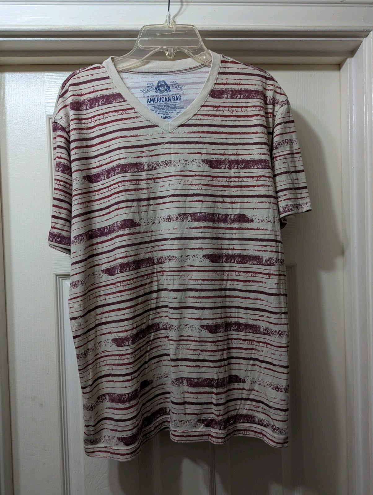 American Rag Cie Men’s V Neck Short Sleeve T Shirt L Blue Geometric Striped