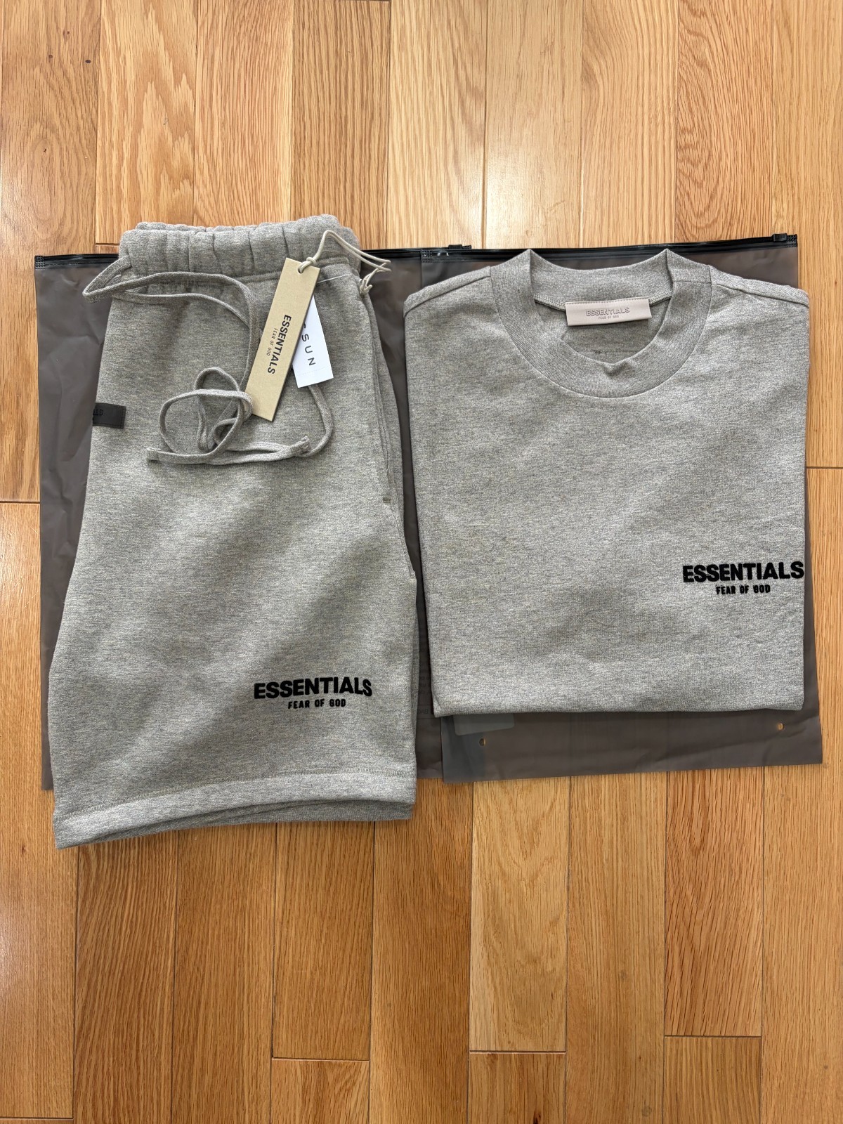 Essentials Set T-shirt and Short in Dark Oatmeal (size S) gallery