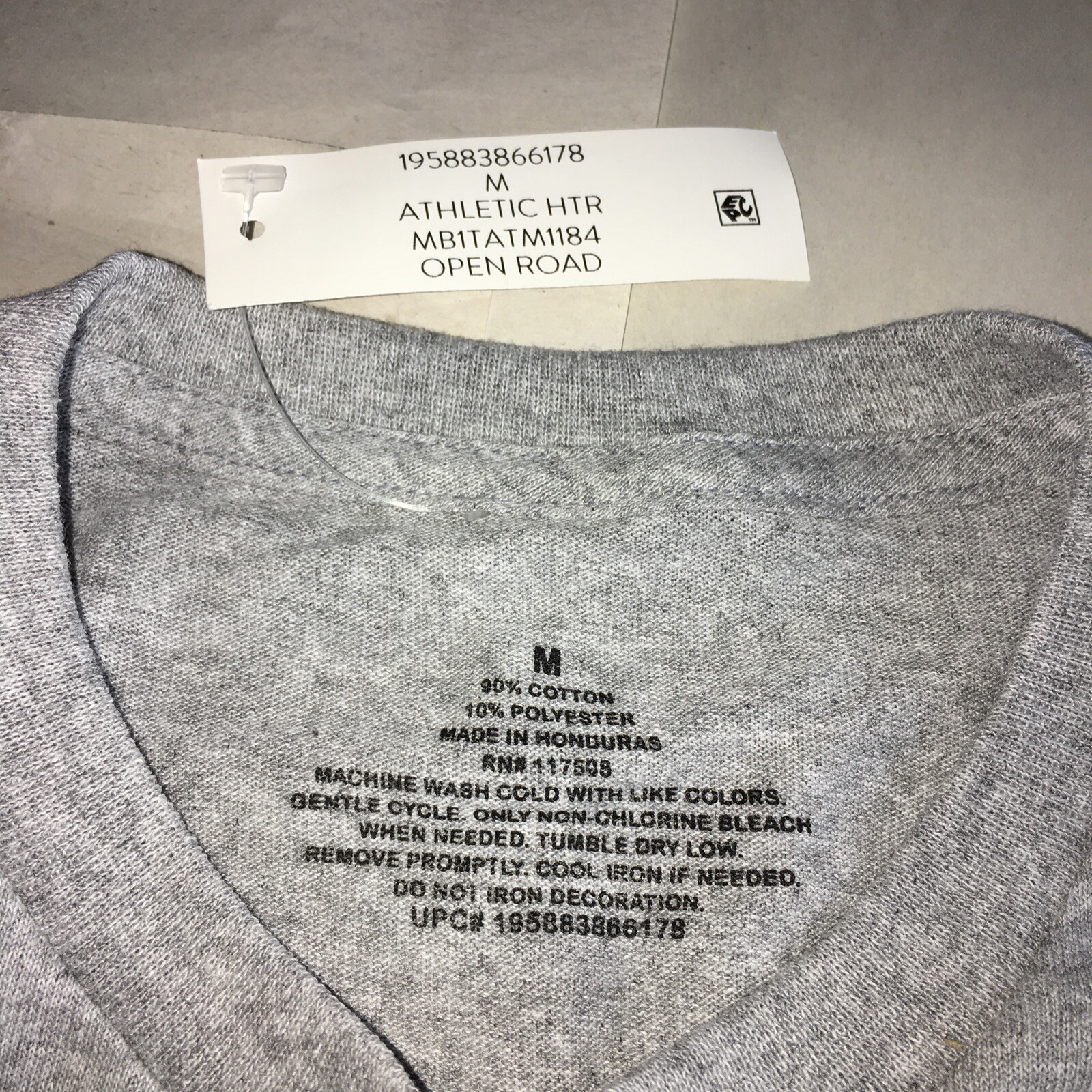 NWT HIT THE OPEN ROAD Go FIND YOURSELF CAR GRAPHIC T-SHIRT Size Medium gallery
