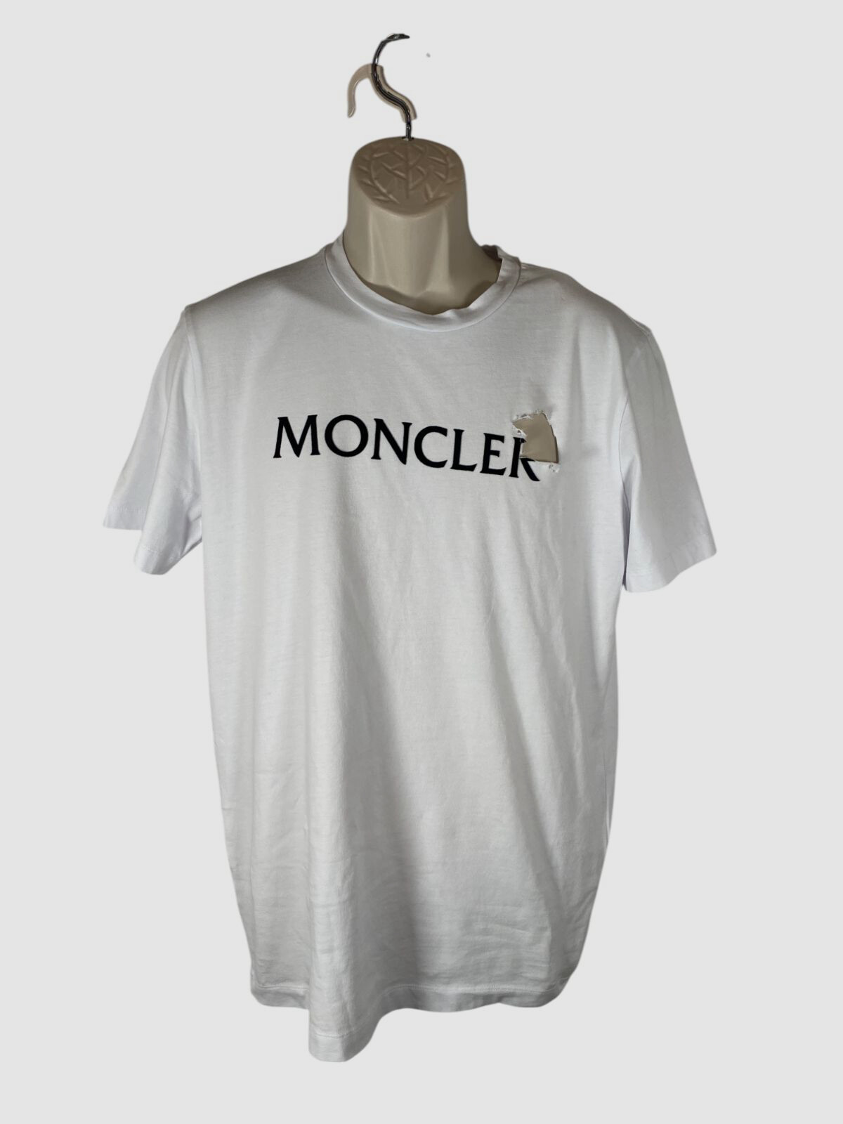 Moncler Men's White Short Sleeve Logo Patch T-Shirt Size M gallery