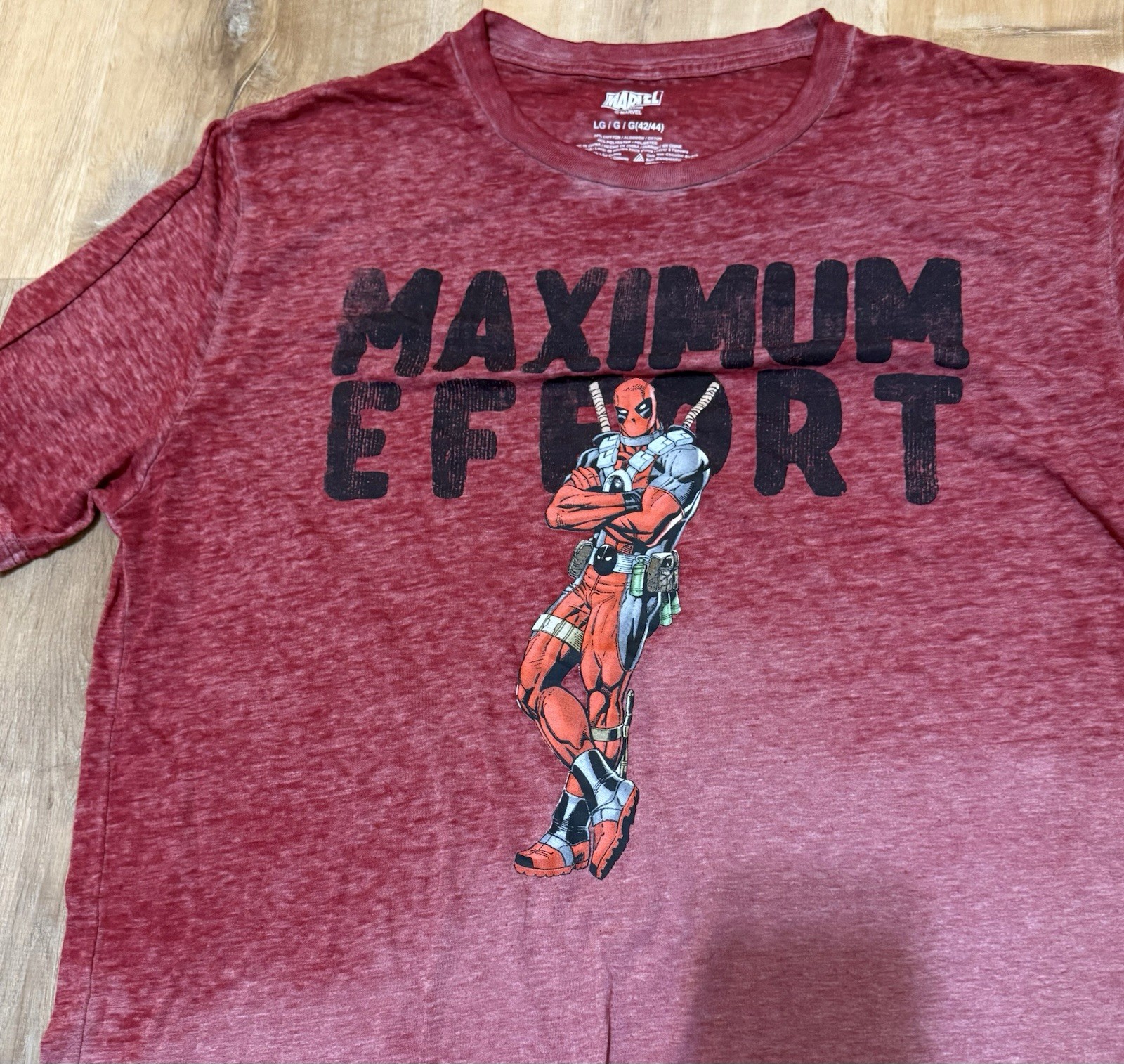 Deadpool “Maximum Effort” Marvel Studios Tshirt Red Size L Large Graphic