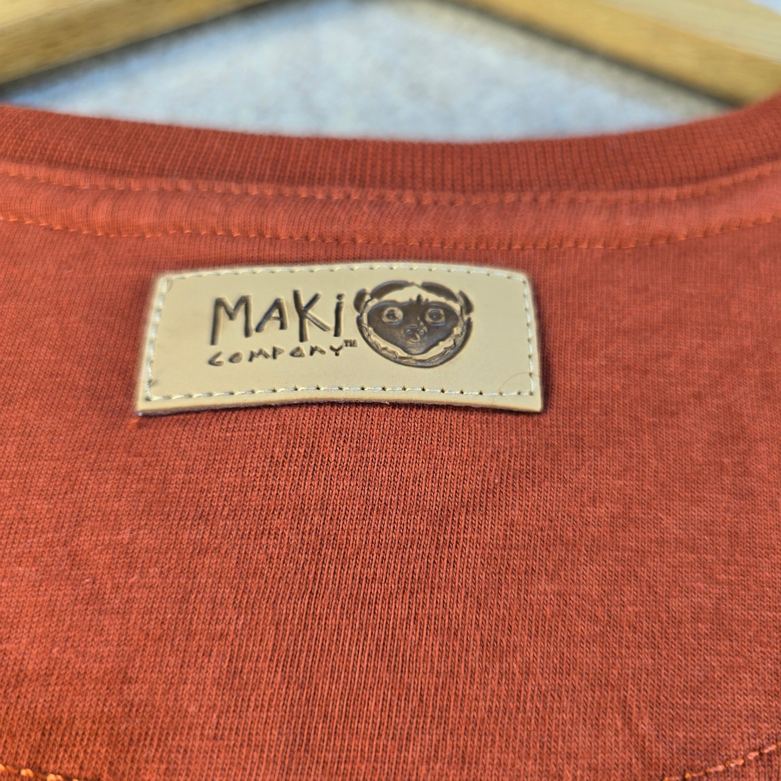 Maki Company Madagascar Lemurs Land Graphic T-Shirt Burnt Orange Mens Medium gallery