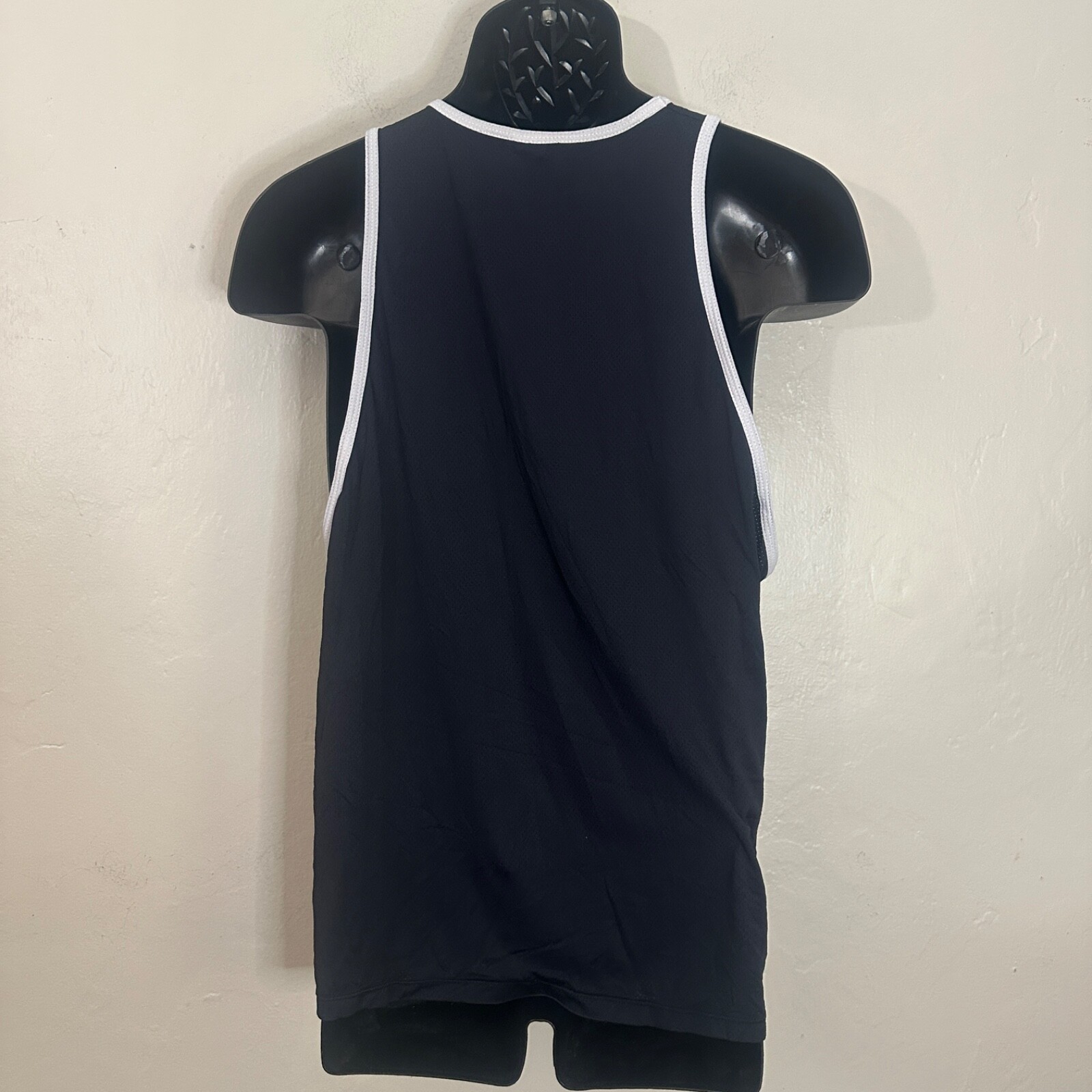 Tulio Tank Top 21.5" armpit armpit unstretched Gently worn Nylon / spandex blend gallery