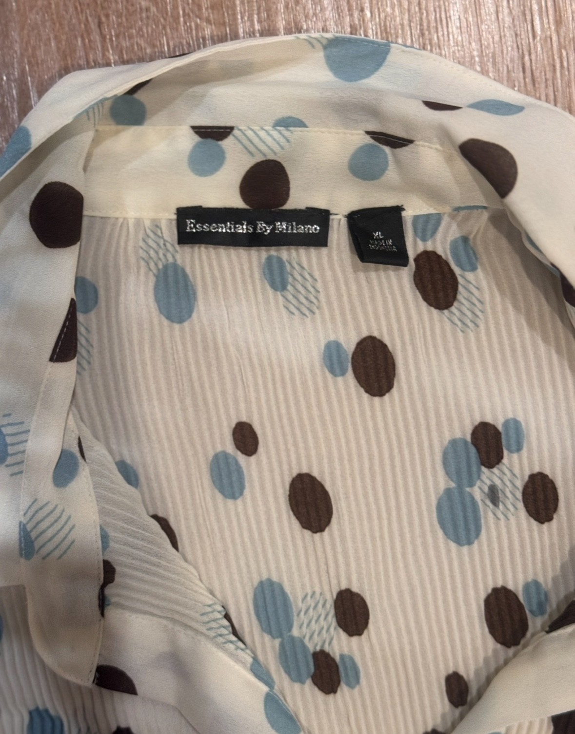 Essentials By Milano Women’s XL Cream Polka Dot Pleated Button Up gallery