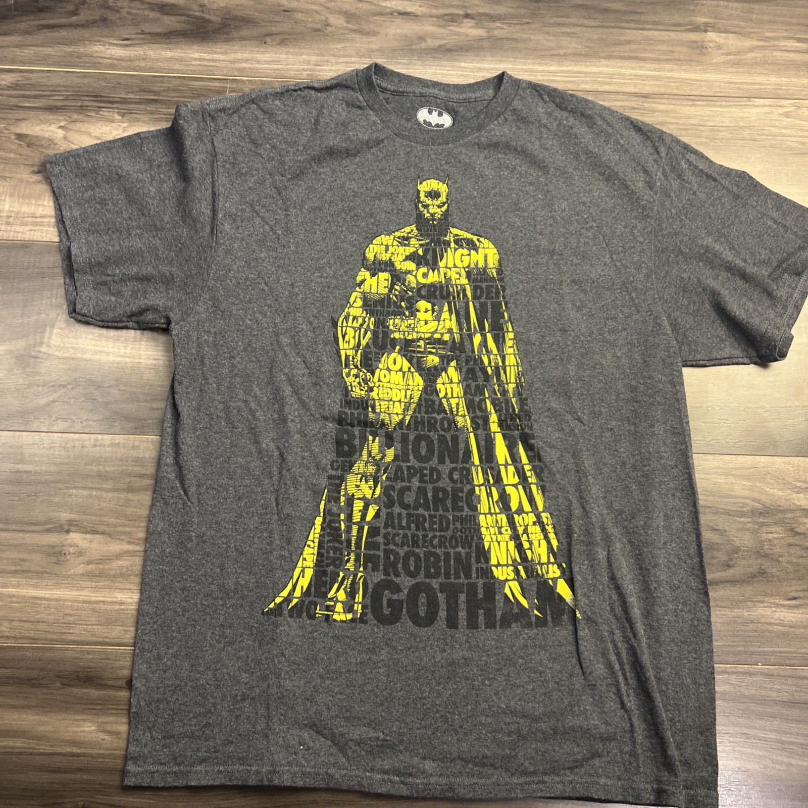 DC Comics Batman T-shirt Yellow Words Dark Knight Small EUC Gotham Large