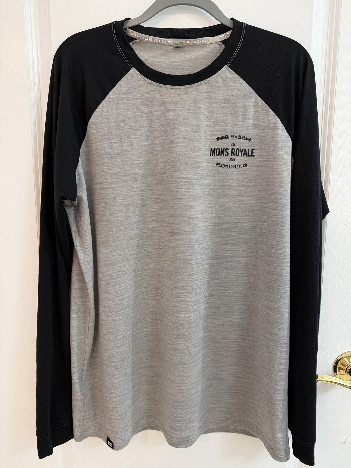 Mons Royale Icon Merino Air-Con Ultralight Longsleeve T-Shirt Mens Black Size XL gallery