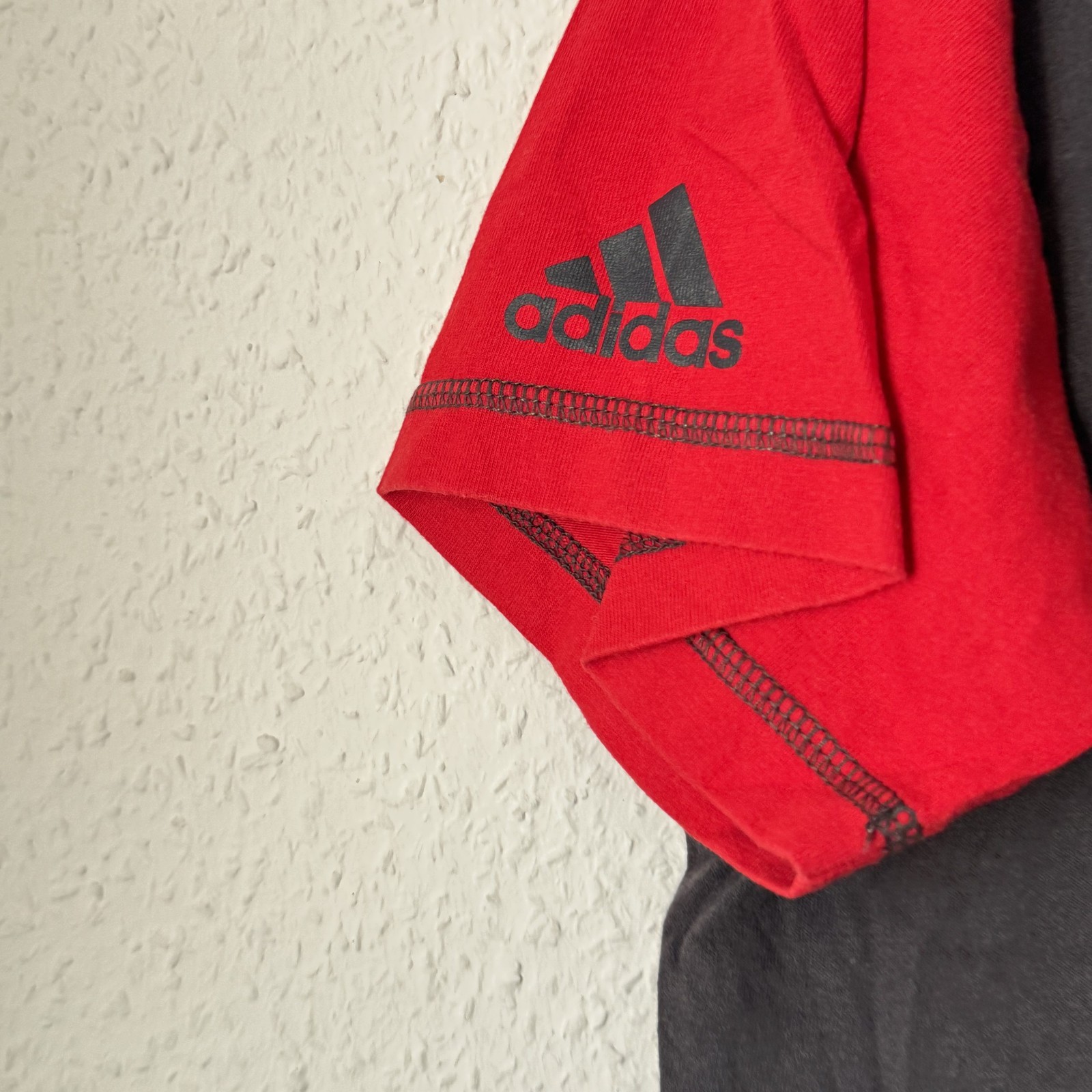 Adidas Black & Red Just Sports Graphic T-Shirt L 2449 gallery